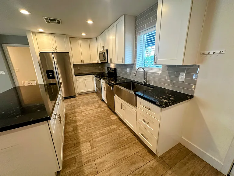 2315 E Marmora St — Photo 8