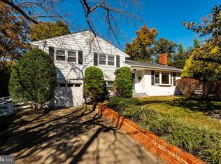 5962 Atteentee Rd, Springfield, VA 22150