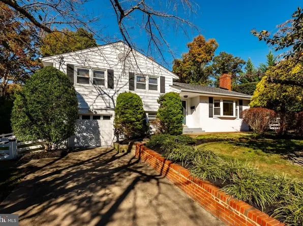 5962 Atteentee Rd, Springfield, VA 22150