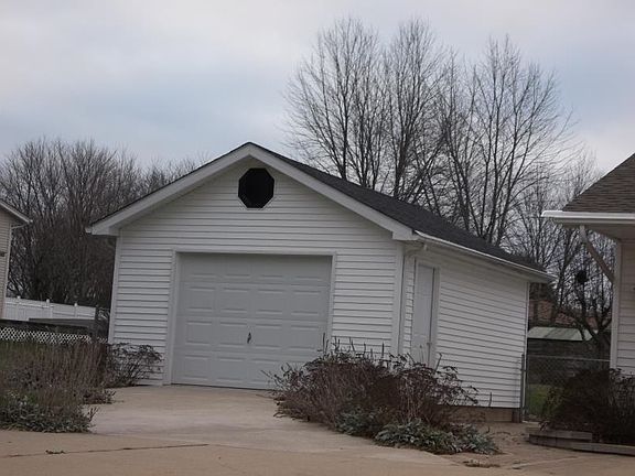 3rd image of 6331 Empress Ln