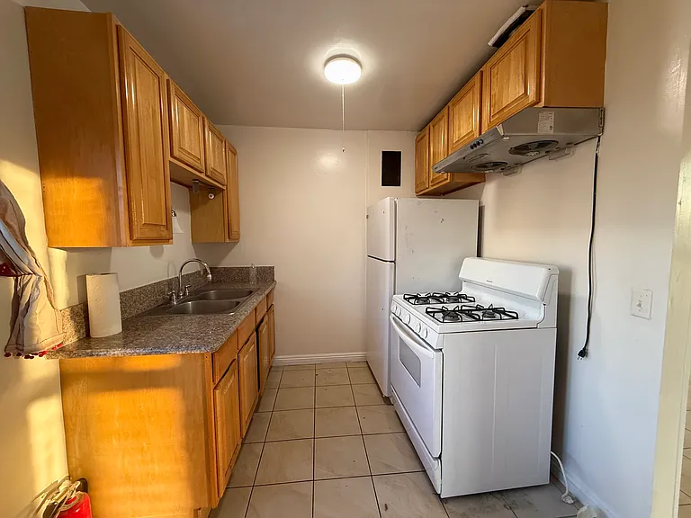 1938 Johnston St #3 — Photo 5