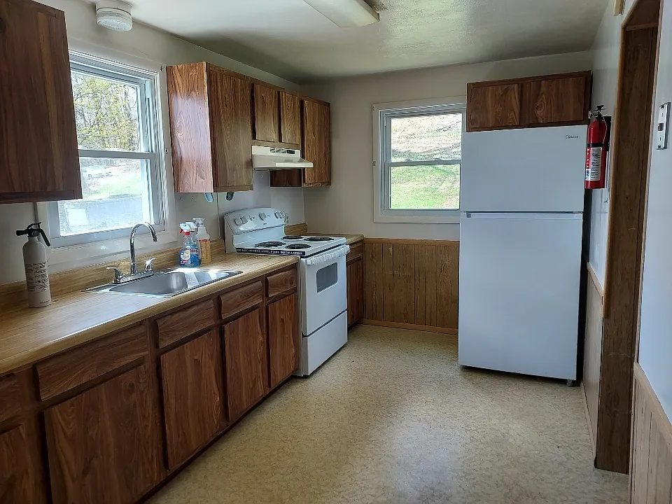 2 bed, $1,000 — Photo 1