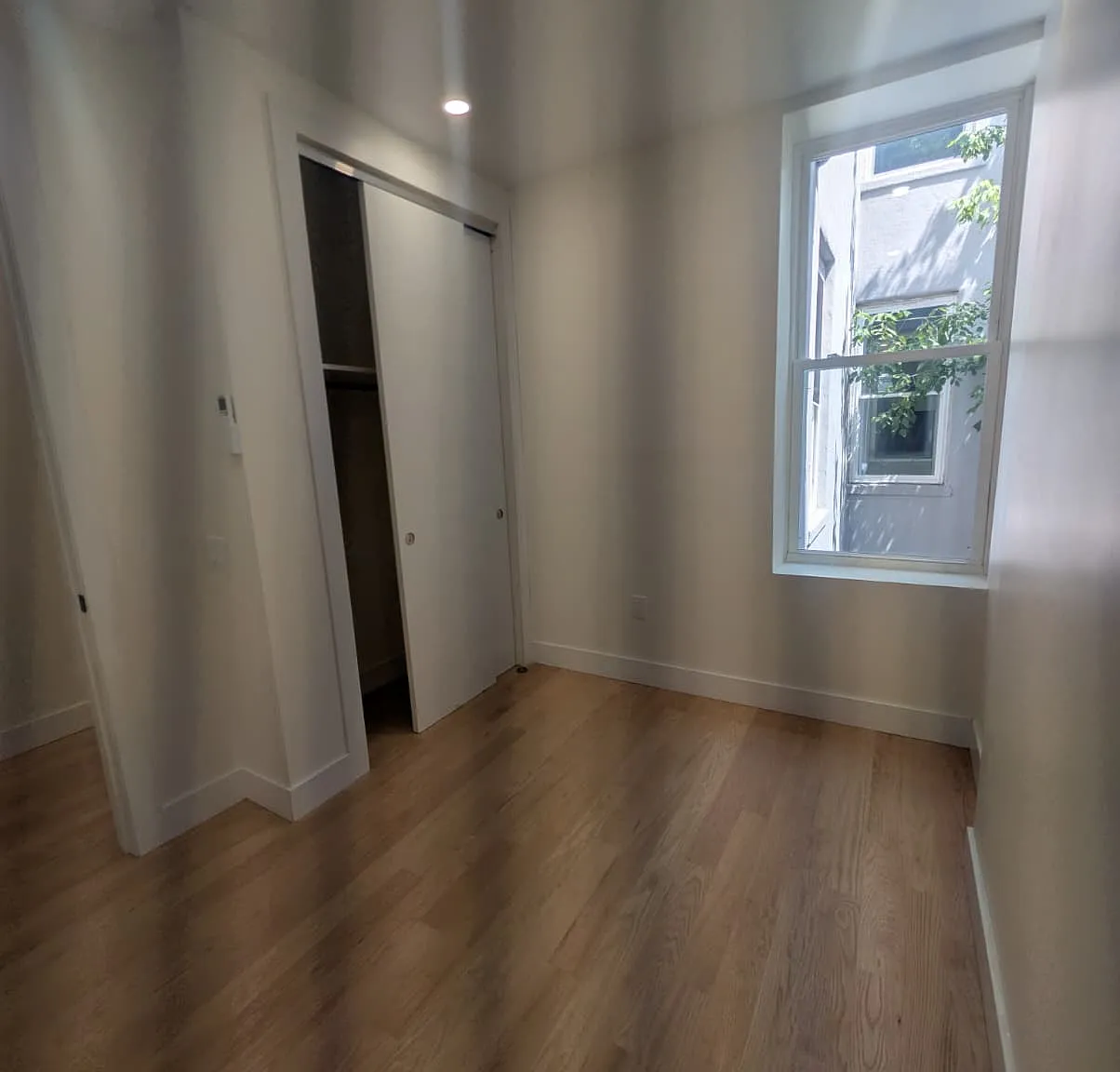 2 bed, 1000 sqft, $3,350 — Photo 3