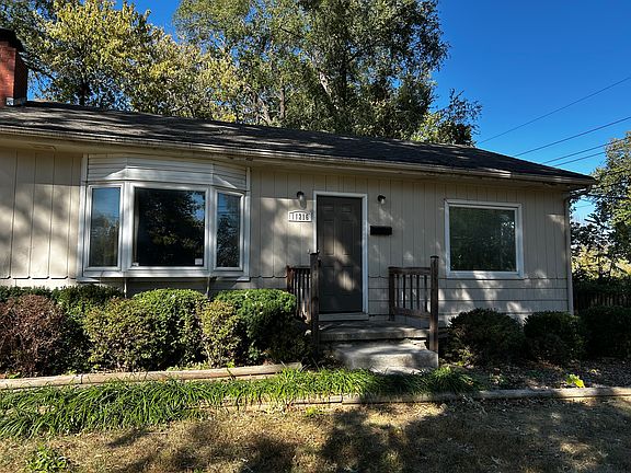 3rd image of 11216 W 61st Pl