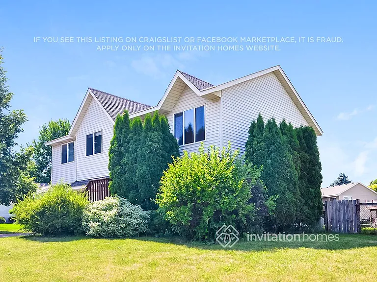 2243 Belfast St W — Photo 4