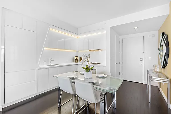 Rented by Nest Seekers International | media 12