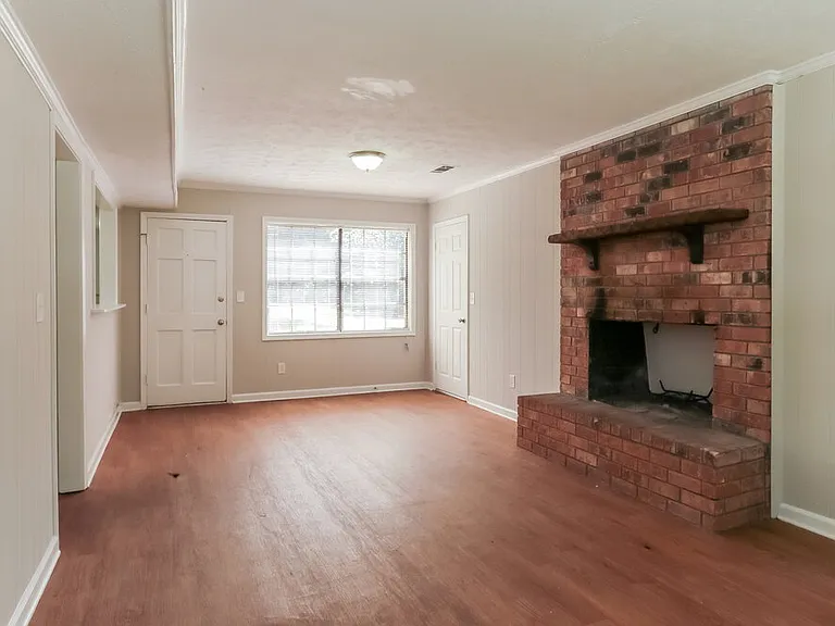 3212 Goldenchain Dr — Photo 5