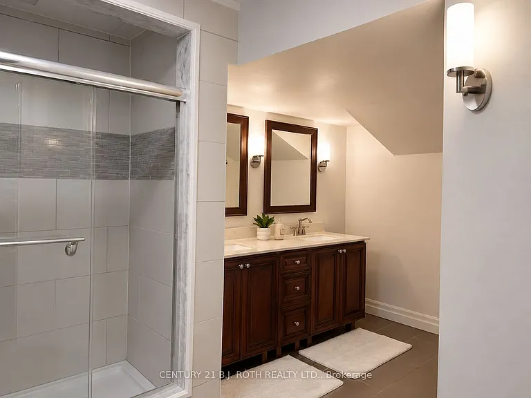 Succession Cres — Photo 19