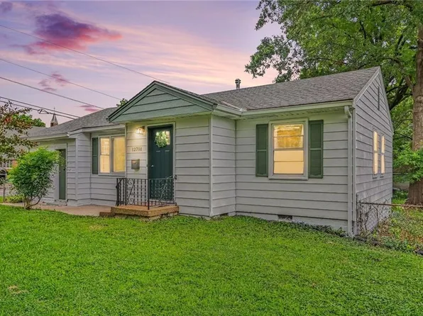 12701 Grandview Rd, Grandview, MO 64030