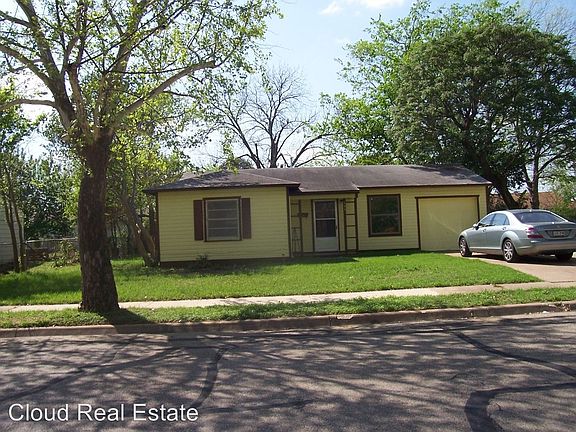 2nd image of 707 Crockett Dr
