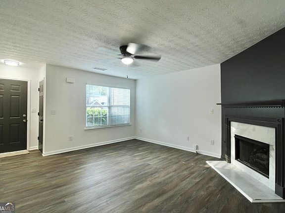 4th image of 9515 Lakeview Rd