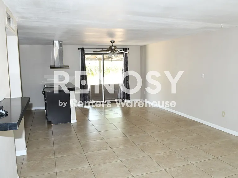 1550 W Pershing Ave — Photo 1