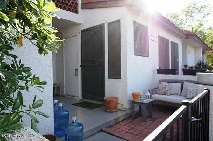2 bed, 917 sqft, $1,630 — Photo 2