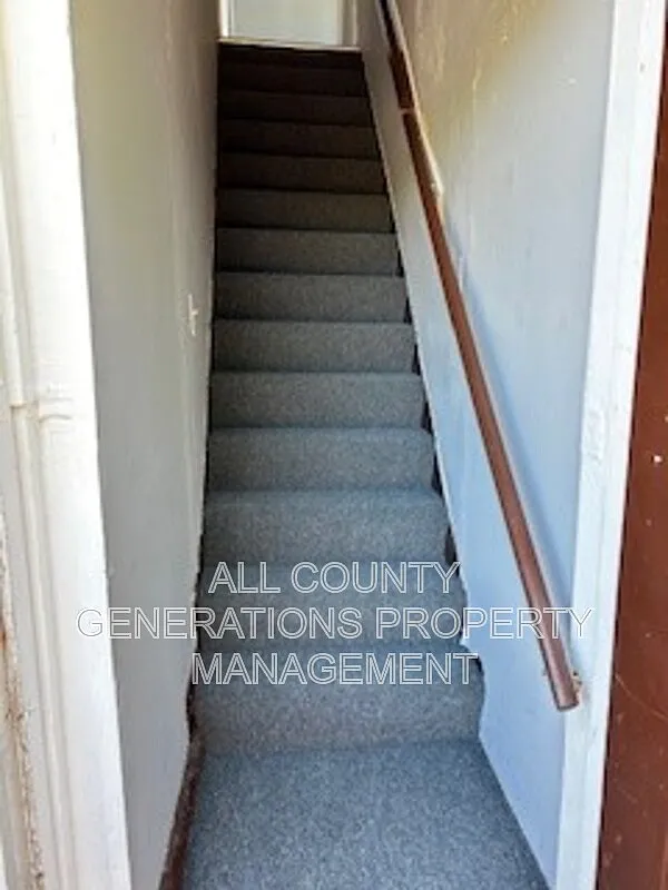 2 bed, 1.0 bath, $850 — Photo 2