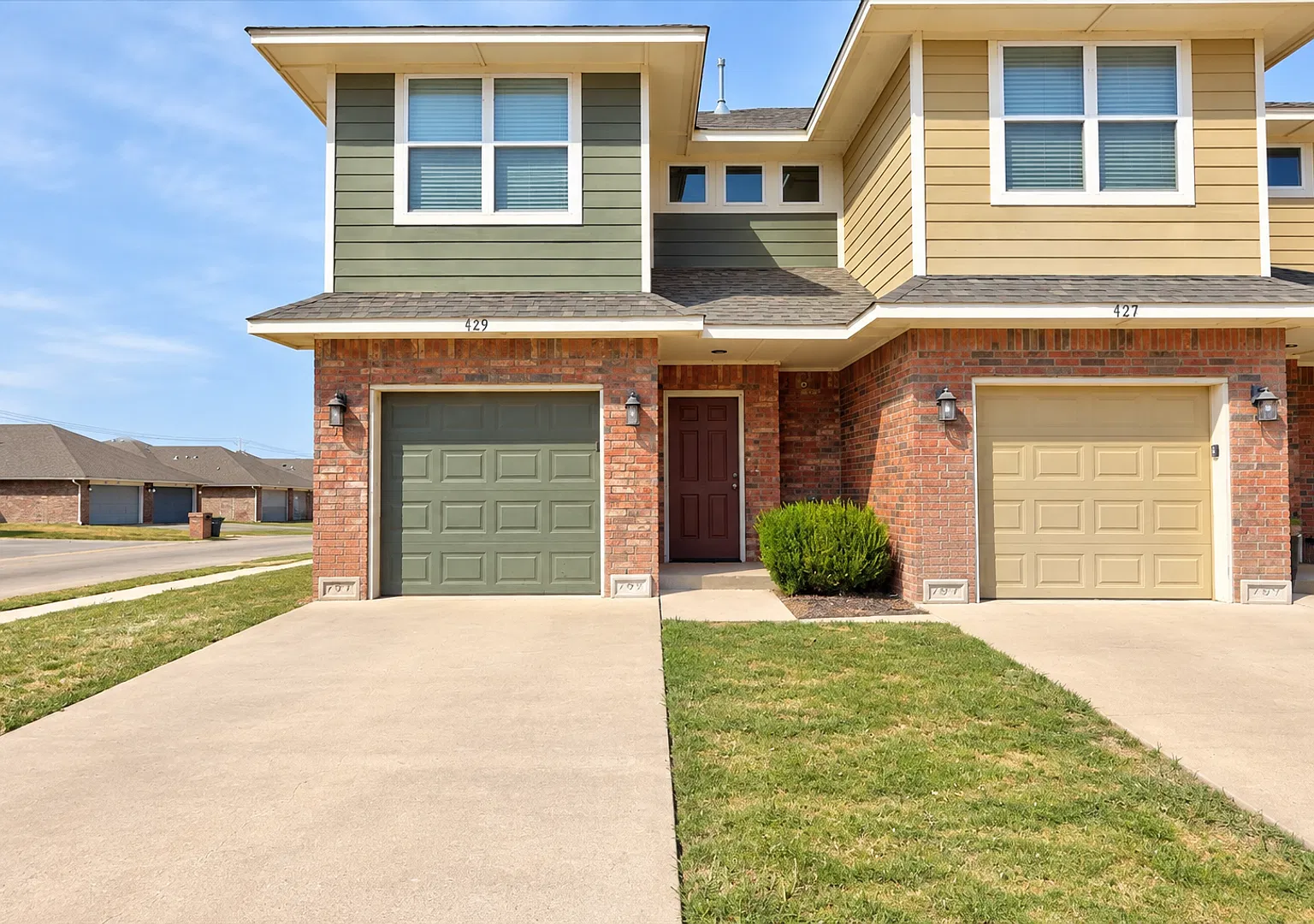 Storm Shelter Included 3 Bed 2 Bath 1 Car Garage Townhome in Moore — Photo 1