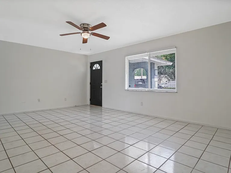 4751 Beacon St — Photo 7