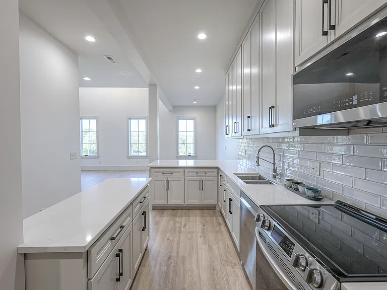 1025 Southwalk Dr — Photo 14