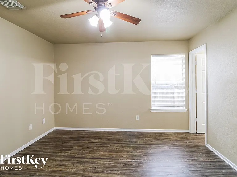 1661 Nichole Woods Dr — Photo 8