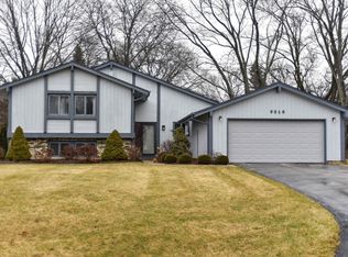 9316 N Waverly Dr, Bayside, WI 53217