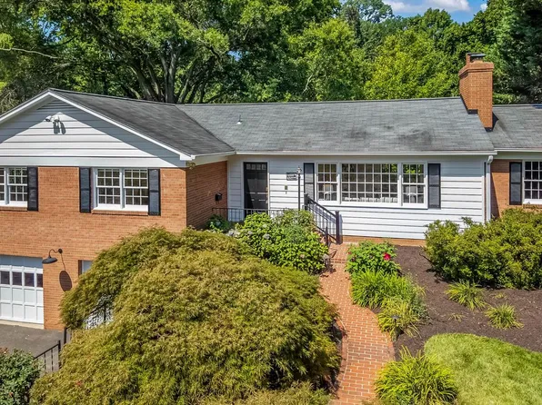 6505 Lily Dhu Ln, Falls Church, VA 22044