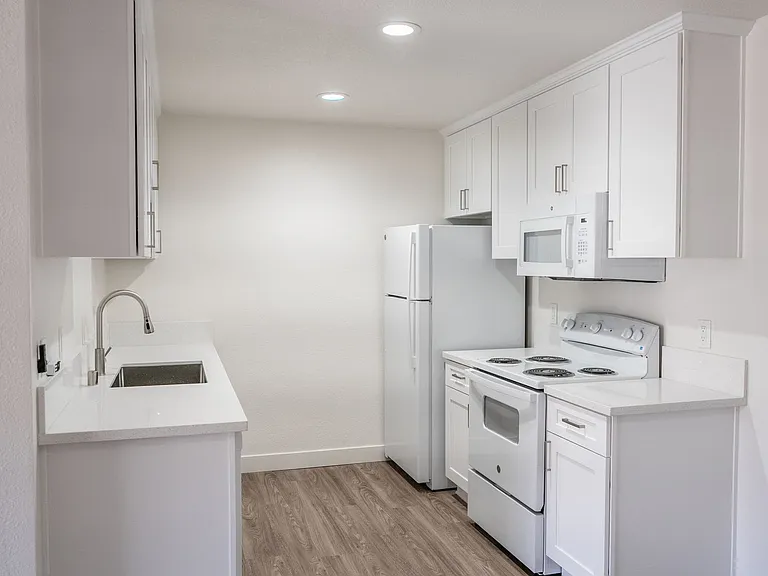 Sycamore Hills Village Apartments — Photo 13