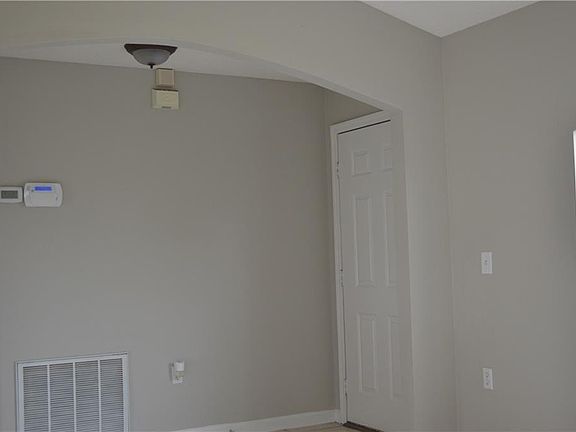 3rd image of 3165 Sky St