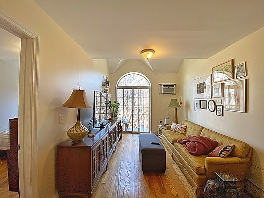 3rd image of 348 Franklin Ave APT 2
