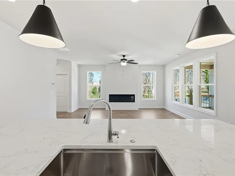 120 Poplar St — Photo 12