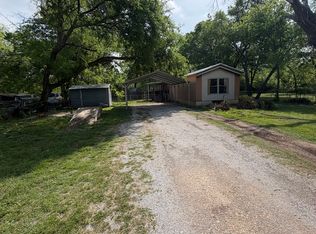 511 Pettit Dr, Newark, TX 76071