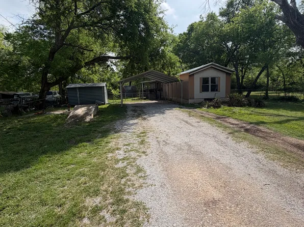 511 Pettit Dr, Newark, TX 76071
