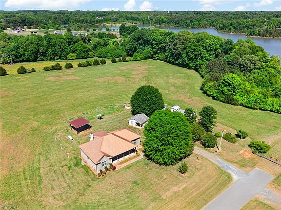 2nd image of 605 Walter Meadows Rd