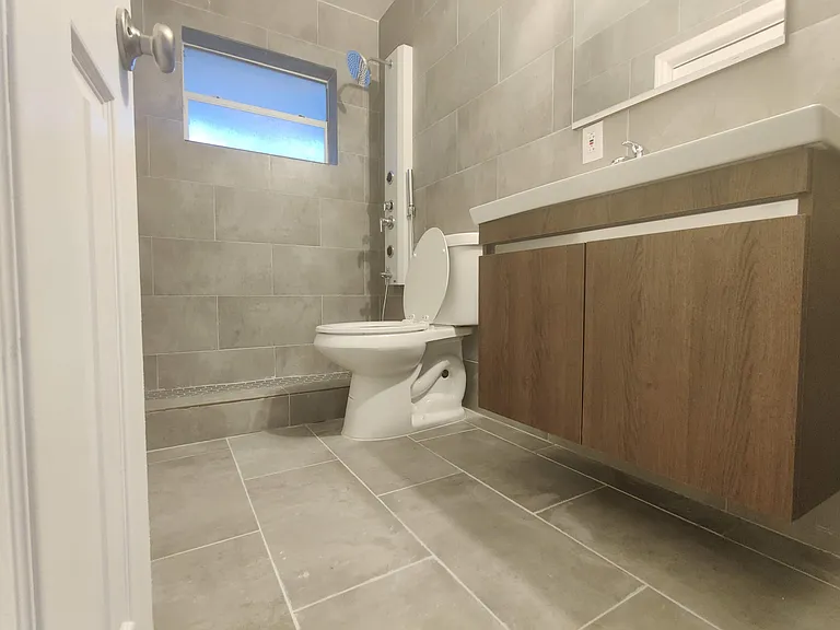 4905 N Flagler Dr #4 — Photo 4