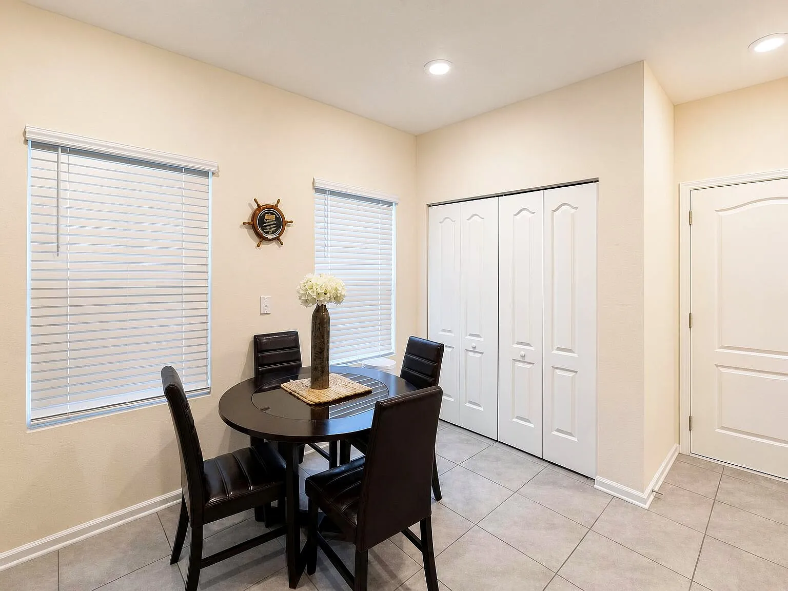 3 bed, 2.5 bath, 1500 sqft, $1,800 — Photo 3