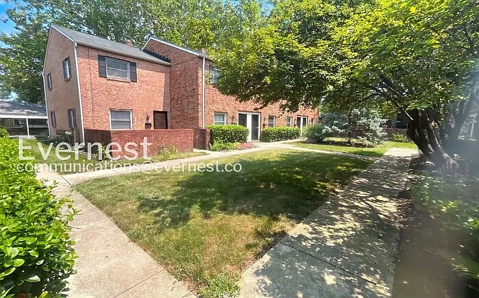 2 bed, 1.5 bath, 1088 sqft, $1,325 — Photo 2