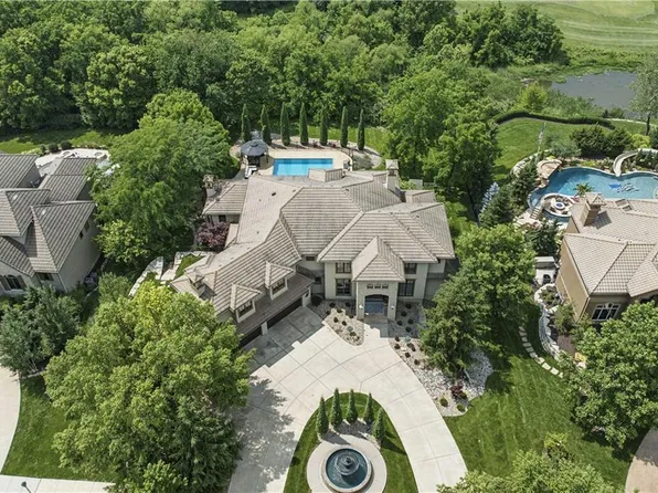 9727 Sunset Cir, Lenexa, KS 66220