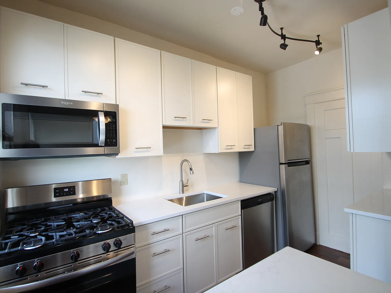 1 bed, $1,350 — Photo 4