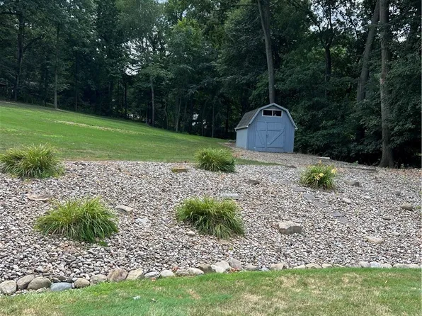Crestview Dr NW, Dover, OH 44622