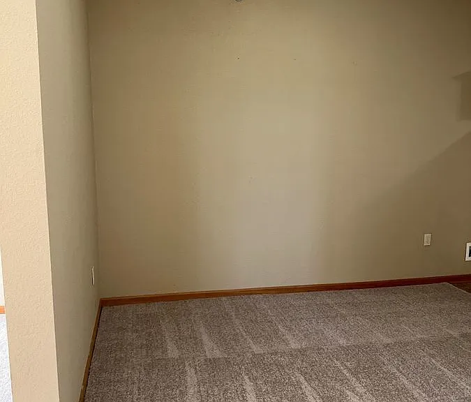 918 NE Deer Creek Dr — Photo 3
