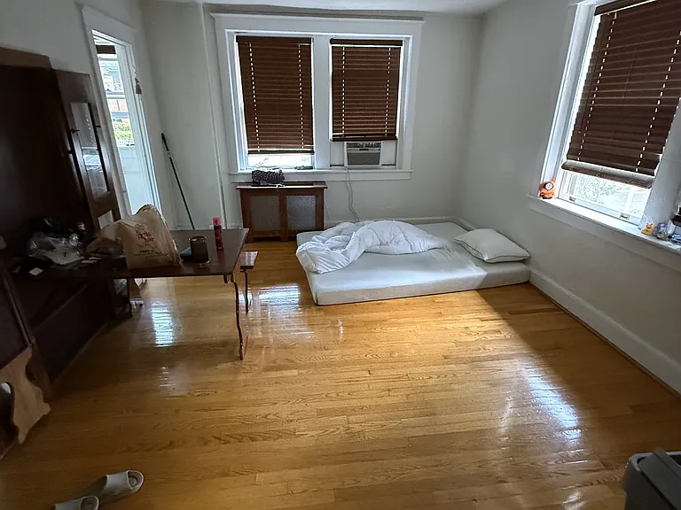 210 Drummond Pl — Photo 15