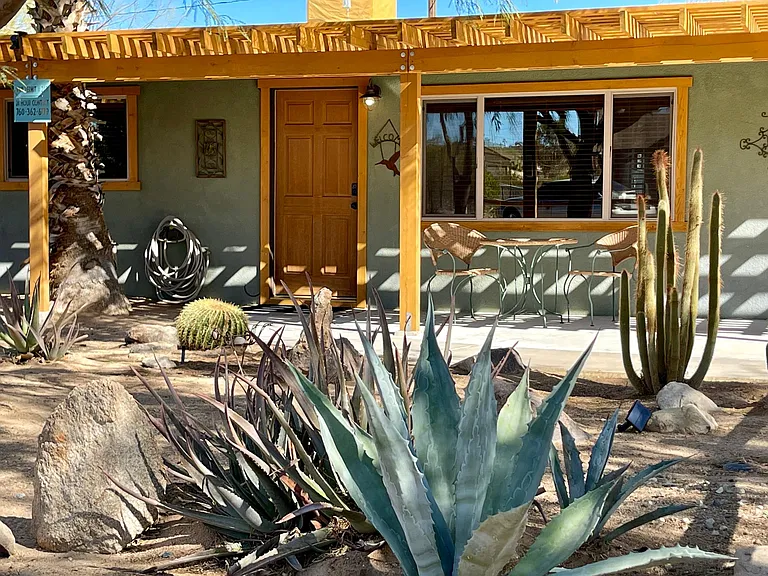6161 Chia Ave — Photo 2