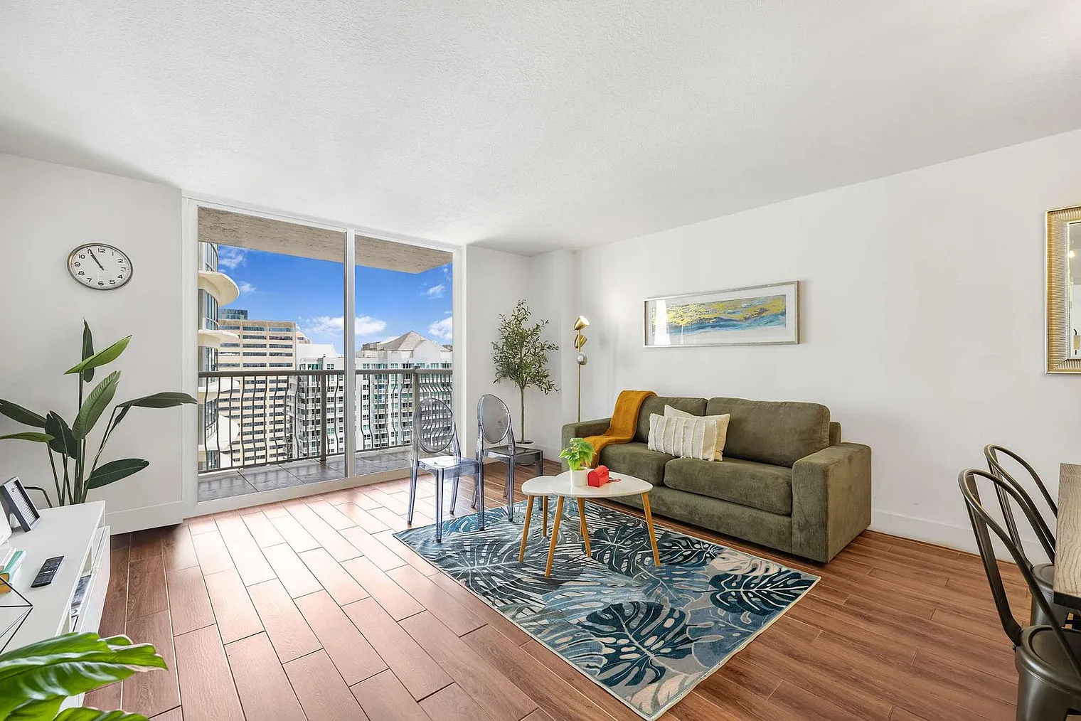 1 bed, 1.0 bath, 818 sqft, $2,986 — Photo 1