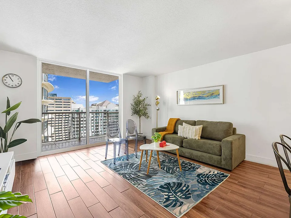 1 SE 12th St #35-ID1022195P