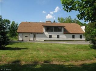 8909 Basket St, Wayland, OH 44285