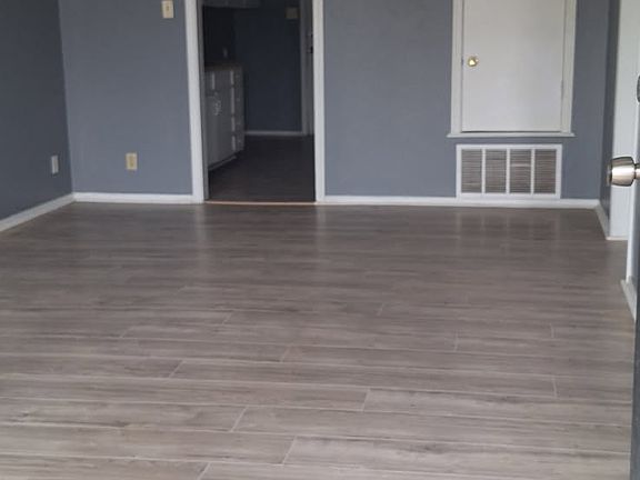 5th image of 3110 Versaille Dr