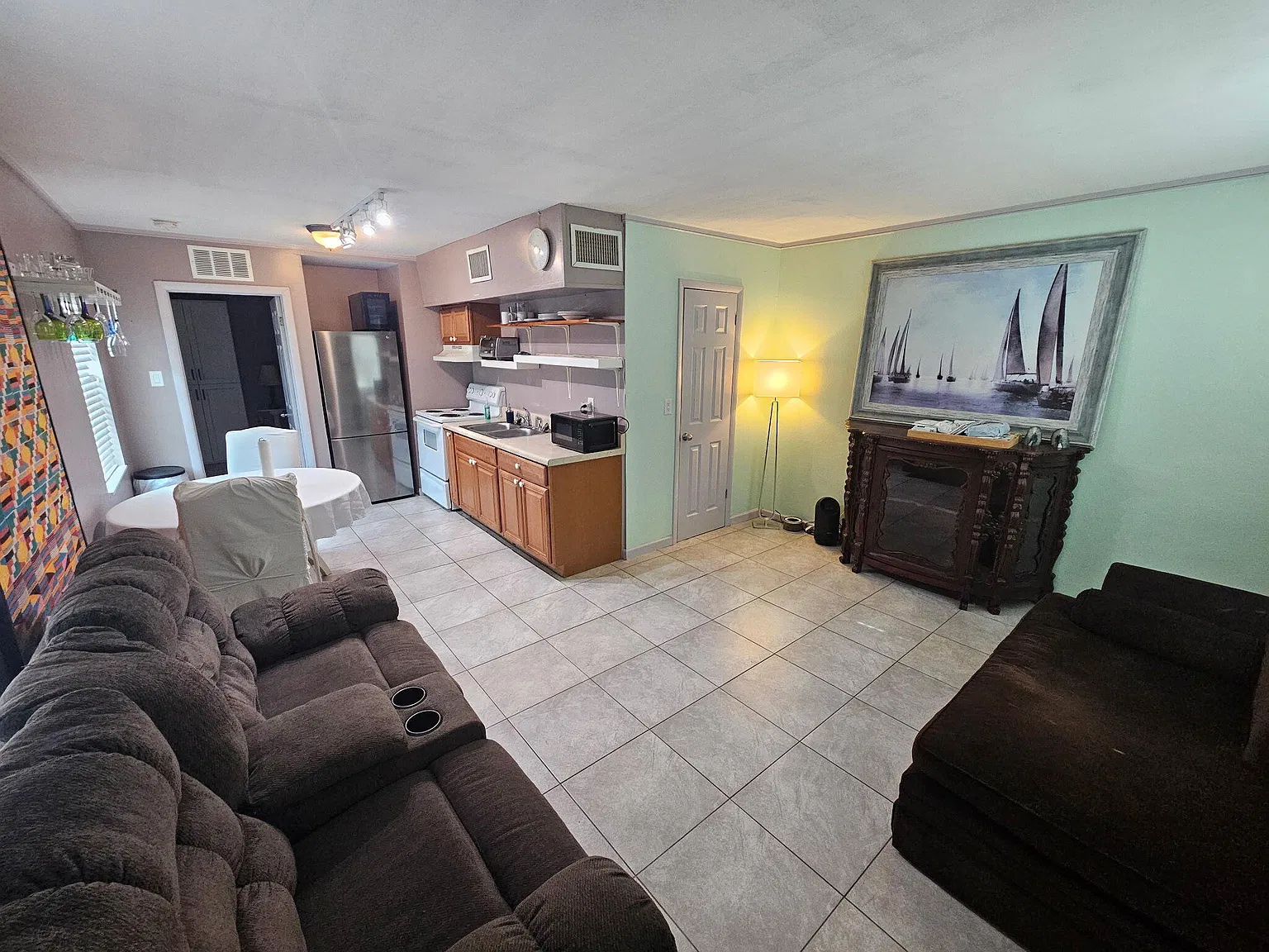 1 bed, 1.0 bath, 544 sqft, $1,200 — Photo 2