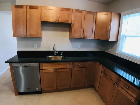 178 Vernon St #2, Worcester, MA 01610