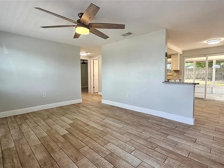 6412 Pawling Ave — Photo 4