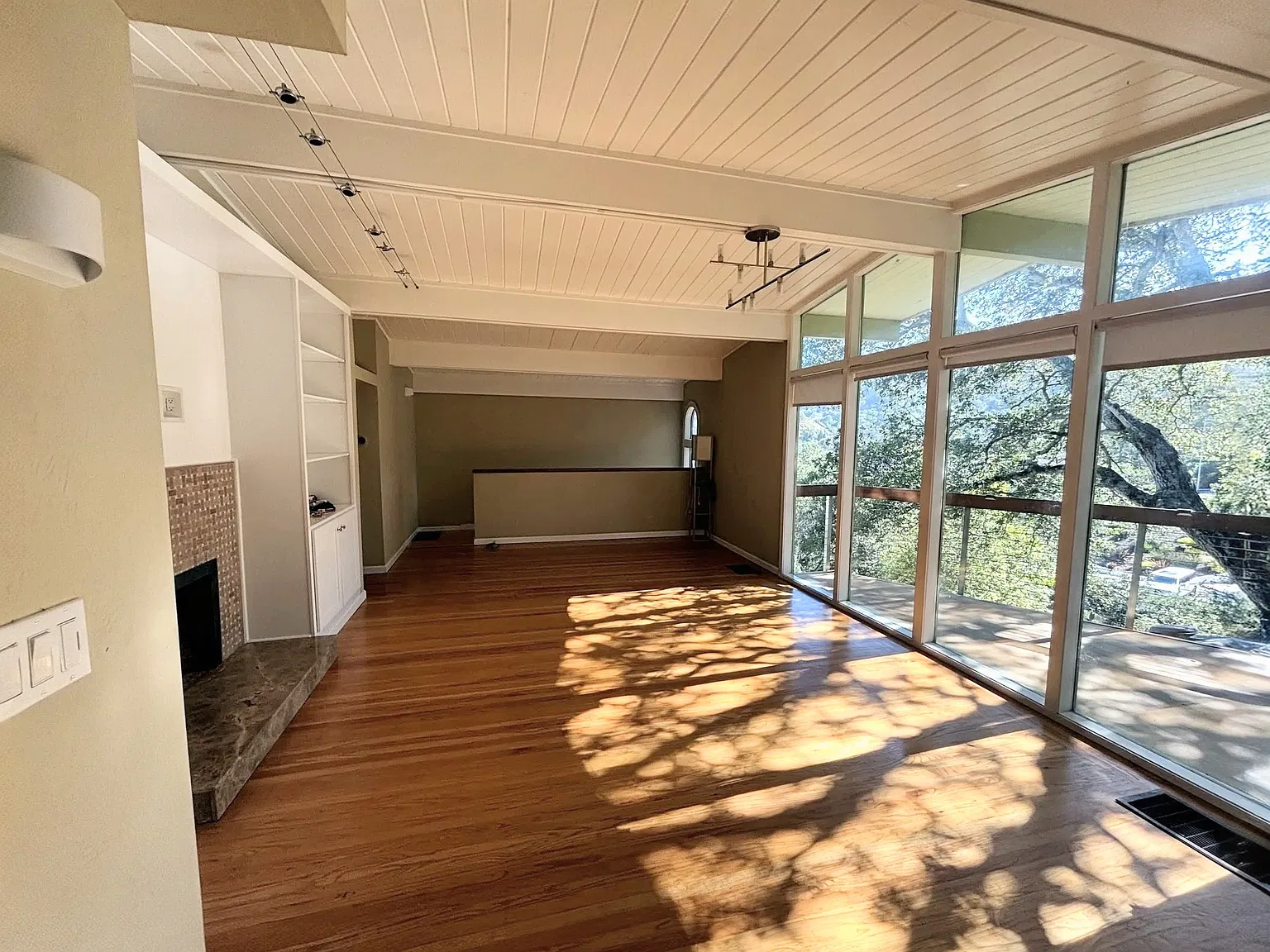 3 bed, 2.5 bath, 1900 sqft, $7,000 — Photo 1