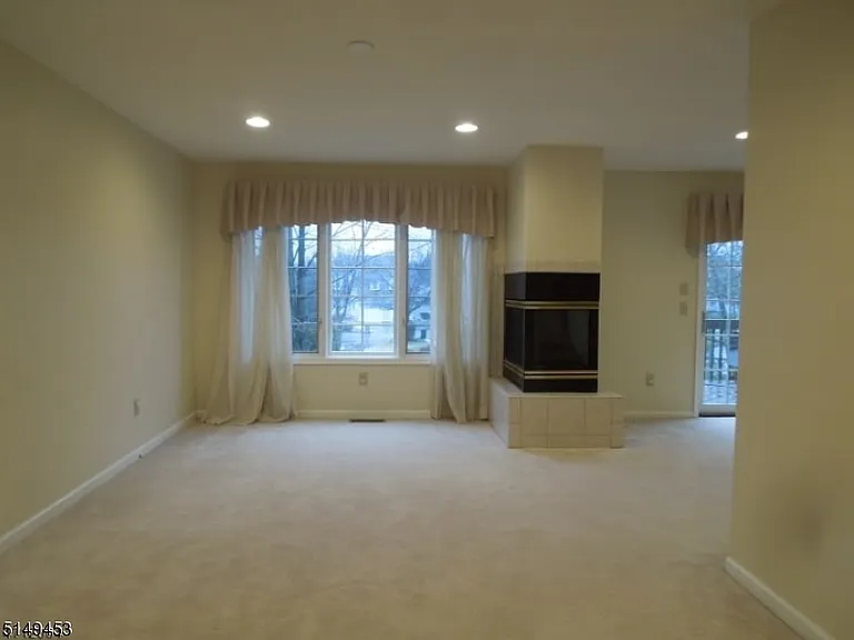 15 Barge Ct — Photo 5