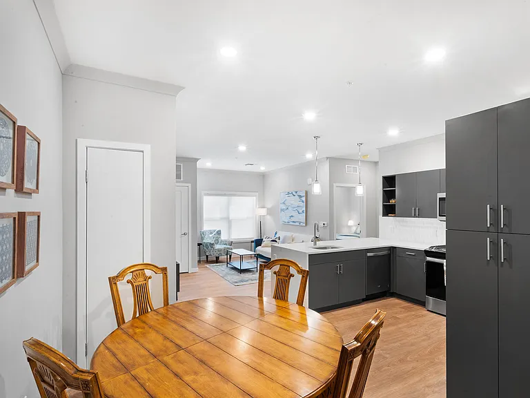 Metro526 Luxury Apartments — Photo 17
